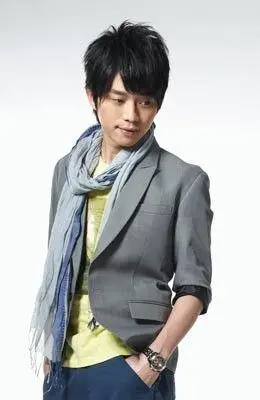 p>张栋梁,1981年11月29日出生于马来西亚沙捞越州古晋市,祖籍福建