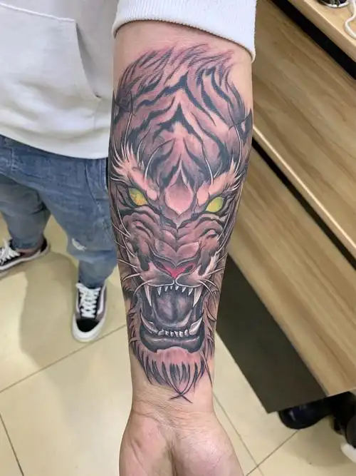 虎头纹身小臂内侧纹身图案吴江酷客纹身