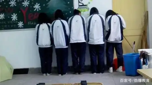 孩子玩游戏忘写作业被老师罚站,家长把老师告到教育局