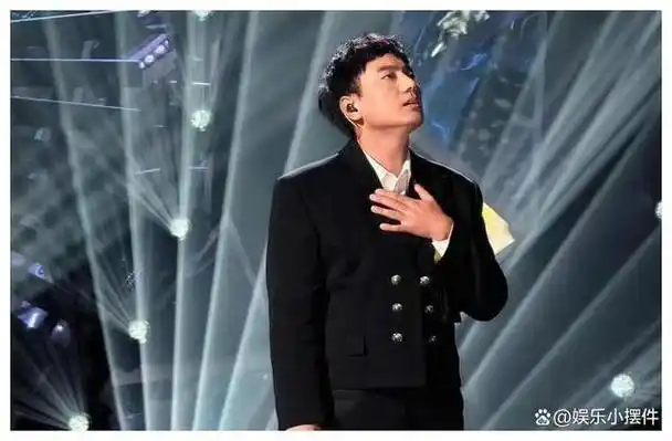 笑不活了,韩红那英看外国歌手的表情都一样,评论区网友都是人才