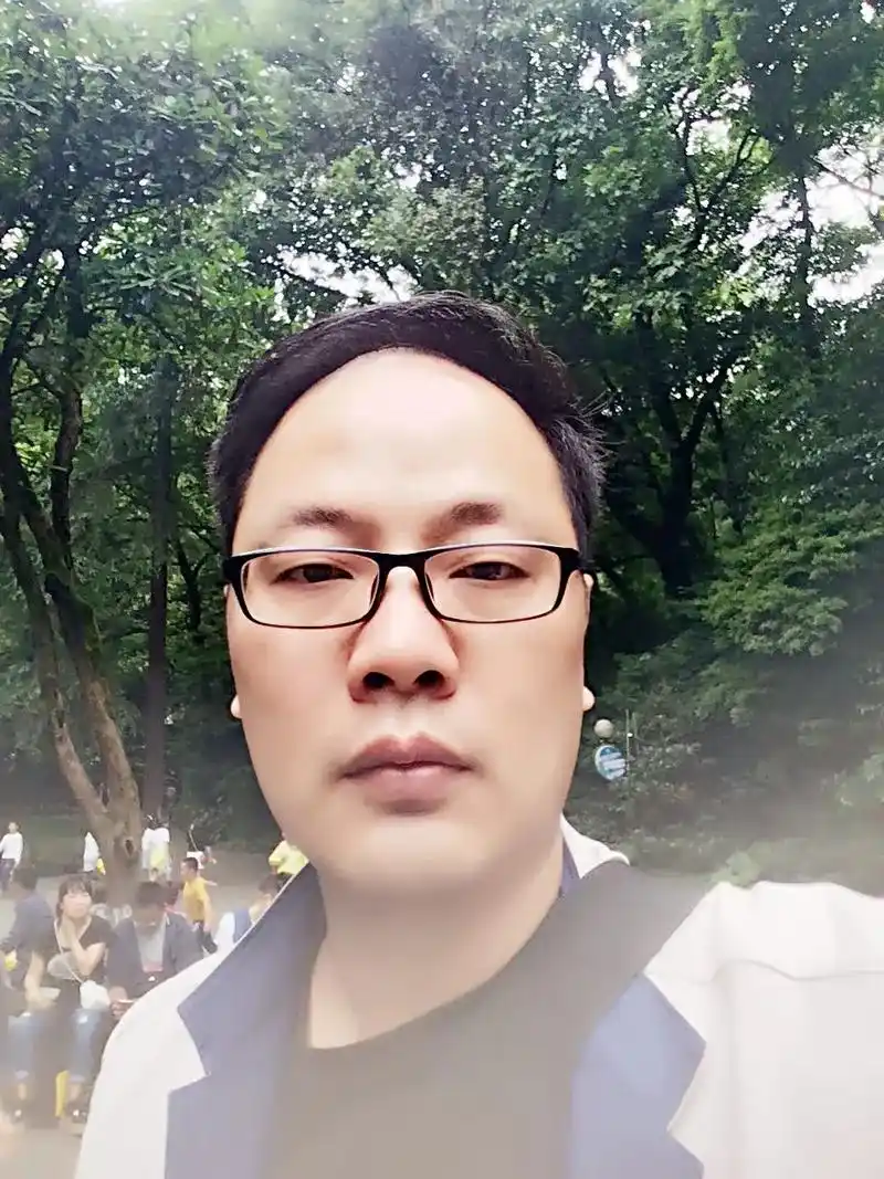 非典型中年油腻大叔今天发个照片,后二个刚拍的,无任何美颜,滤 - 抖音