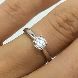 老凤祥au750钻戒