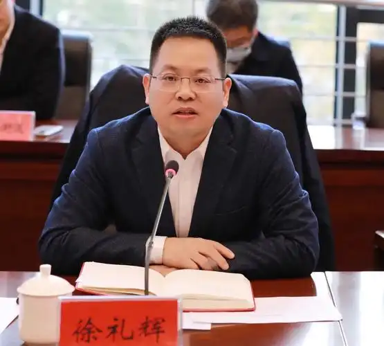 区委副书记,代区长徐礼辉,华云数据控股集团董事长许广彬出席签约仪式