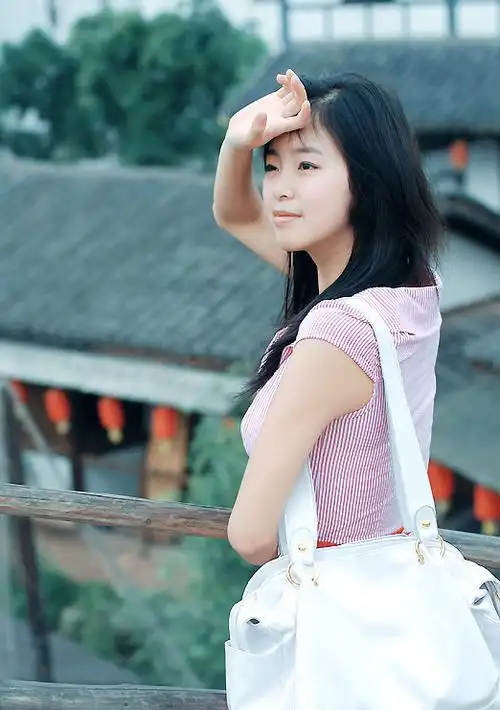 娇艳妹子苏糯米圆润器性感写真二