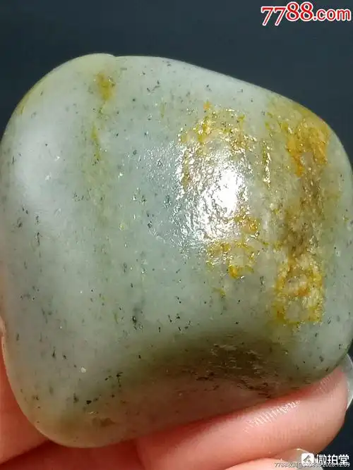 首页 拍卖 和田玉 >> 和田青白玉籽料重43克,和田玉