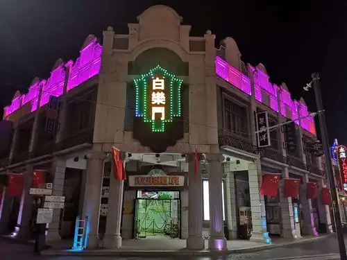 来到老上海,怎能少得了百乐门呢!