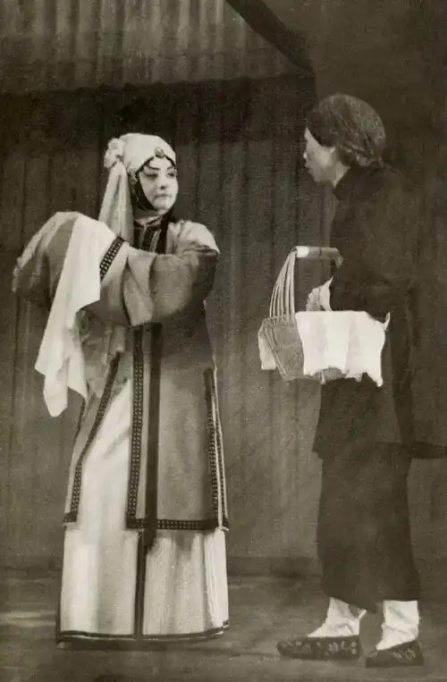 程砚秋1953年演出锁麟囊剧照