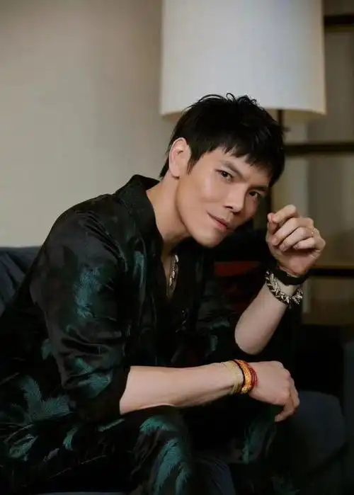 原韩国男子演唱组合bigbang成员之一的李胜利,2022年5月26日,因涉嫌性