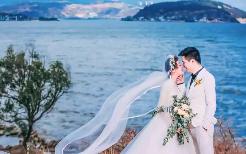 大理旅拍 分享婚纱照风格欣赏-吉首巴黎春天婚纱摄影婚纱照图片-赞耶