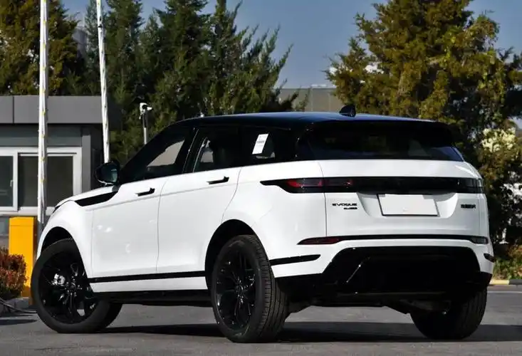 路虎极光,适合小姐姐的越野车,外观内饰很豪华,30万就能拿下,值得关注