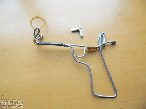 重温儿时欢乐:做了几把铁丝枪