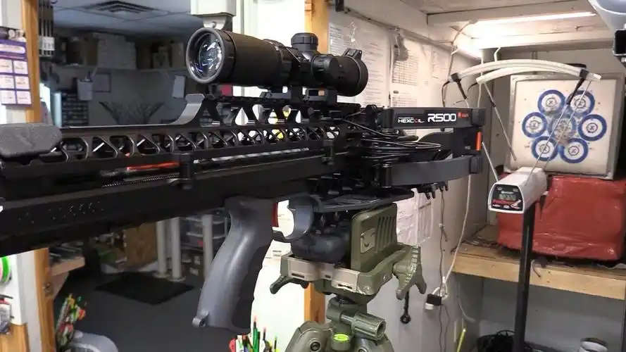 国外十字弩合法拍摄ravin r500复合弩初速性能测试 小马驹335/野马340