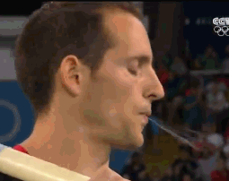 最后一跳前他吐口水喝倒彩