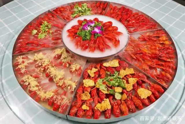 龙虾拼盘吃到嗨!一次性能够品尝到七种口味的龙虾,爽爆了