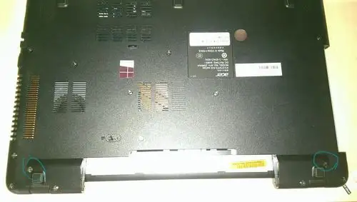 我想给我的宏碁v3-572g加一个内存条可是电池旁边的两颗螺丝拆不下来