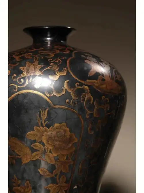 木胎黑漆描金花瓶