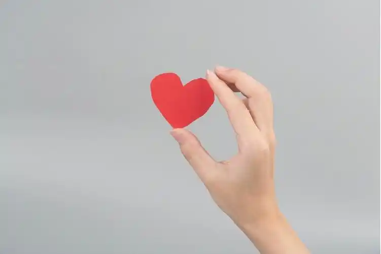 比心手势姿势摄影