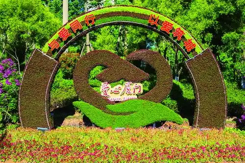 厦门翔安两条道路绿化带新增10座景观小品