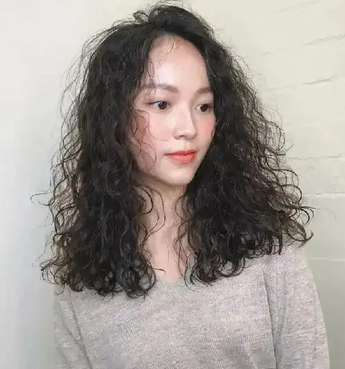 复古蓬松羊毛卷 轻熟大气不显老_时尚发型 - 美发站