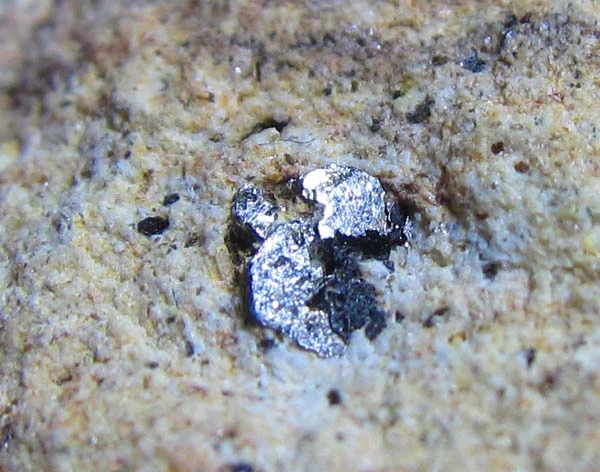 日本の鉱物 爱媛県松山市三坂峠のハリ长石&黒云母