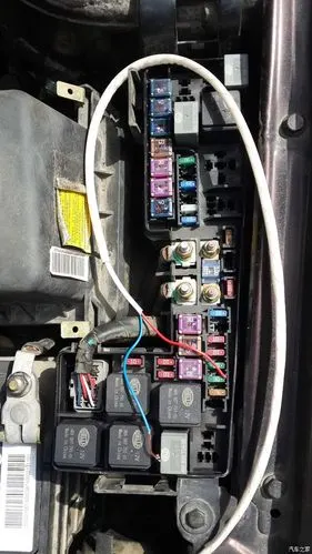 求助2014款经典帝豪ec7rv日行灯保险盒怎么取电