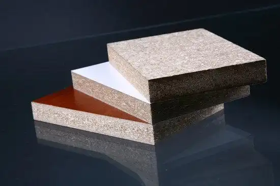 高密度板也叫纤维板,许多家具当中都会使用到这种高密度板.