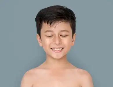 小男孩用滑板图片