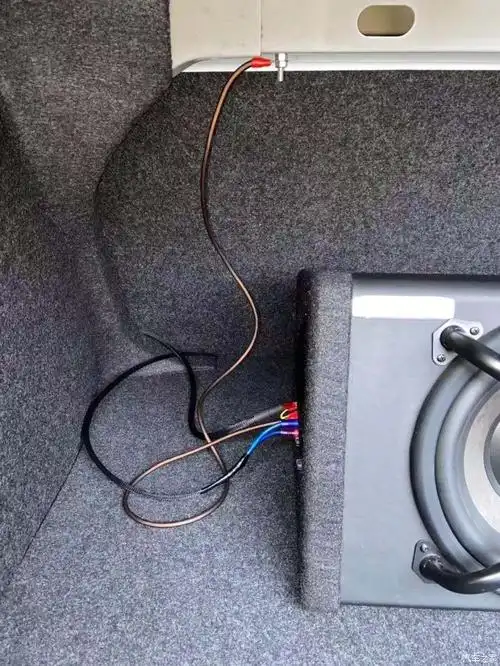 二十八天浅谈用车感受,无损加装后备箱低音炮(附带接线教程)