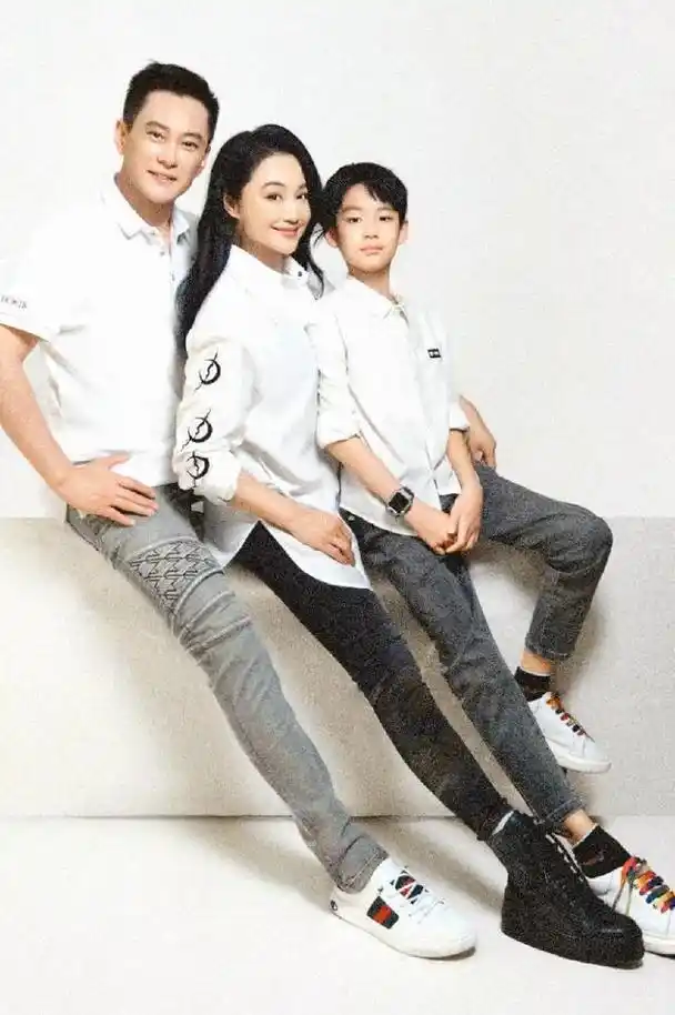 又一个蜜罐儿里长大的全能星二代!