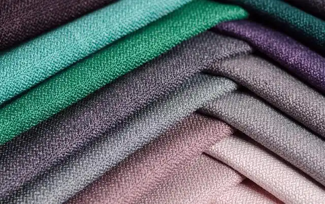 聚酯纤维面料因其具有很多优点和特点,因此在服装,家居,工业等领域