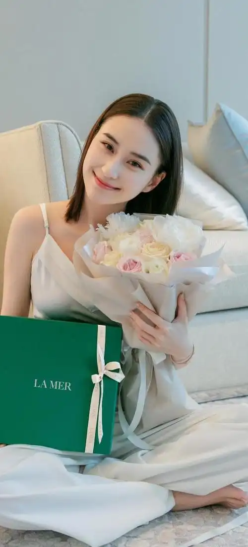 收藏的壁纸161之赌王千金何超莲_网易订阅