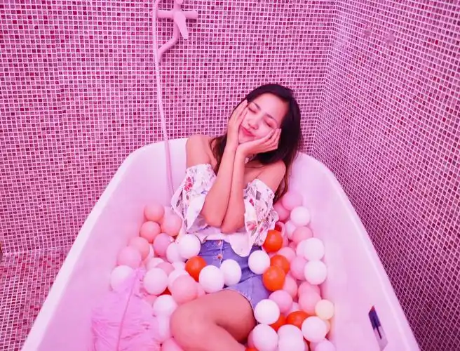 只需要买饮品和甜点,拍照不收费不限时,可以多带两件衣服不同场景换着