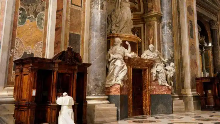 办告解中的教宗方济各