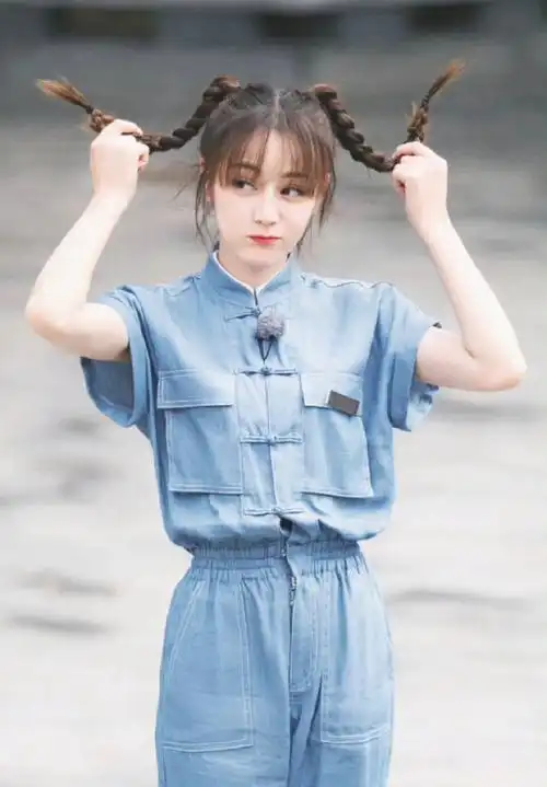 最适合双马尾的女明星#一起来看看迪丽热巴双马尾小合集～可以甜靡膊