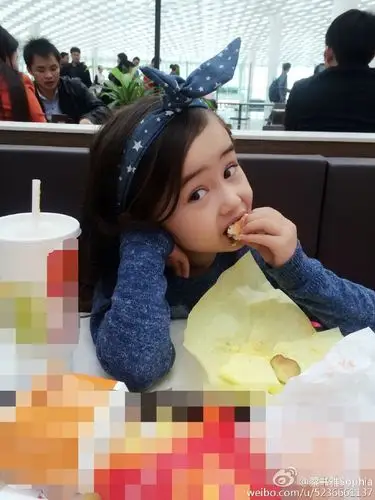 中英混血小美女蔡书雅私照曝光甜美可爱 超级帅"爸"是吴亦凡