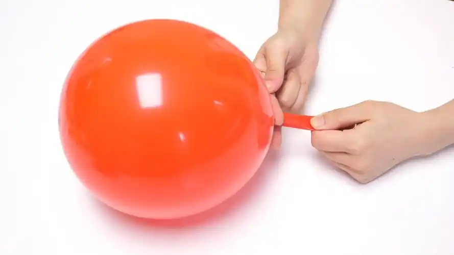 今天才知道,原来气球打结还有这个小技巧,一秒一个,太省力了