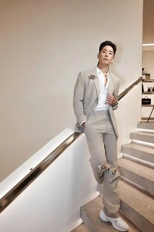 van ness吴建豪刚刚在微博上发布昨日活动照片.