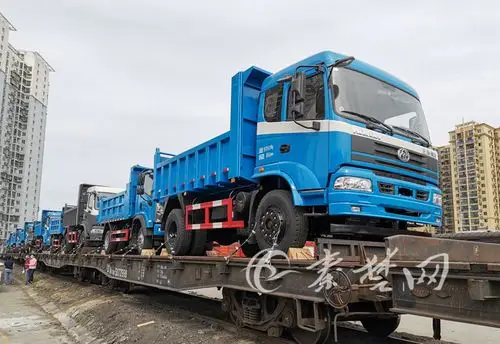 开通专列助力复工复产十堰卡车坐火车售往上海