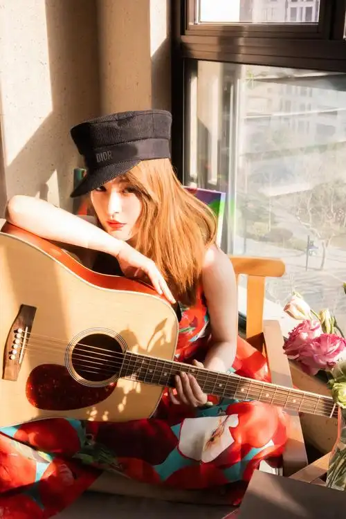 刘雪婧日常写真秀生活 简单布景彰显活泼灵气