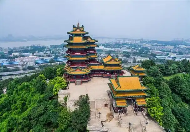 一场由明太祖朱元璋发起的皇家楼台建筑,南京阅江楼,位于江苏省南京市