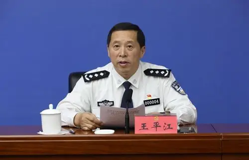 成都市公安局参加全市政法队伍教育整顿第二次新闻发布会