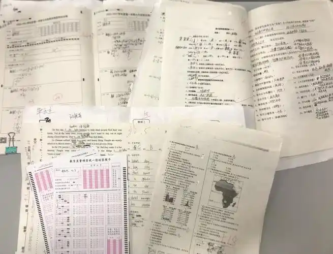 一个多月的起早贪黑,坚持不懈,化成一张张日渐精彩的试卷,见证着我们