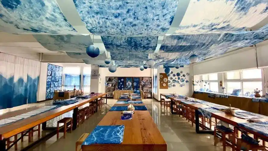 东港区举行中小学"美术实践工作坊"现场评选活动_艺术