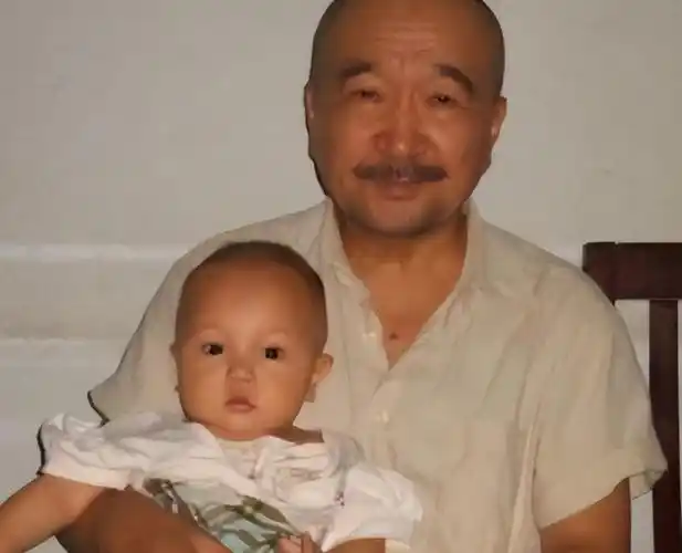 李保田缺席儿子婚礼儿媳用爱化解父子矛盾如今一家其乐融融