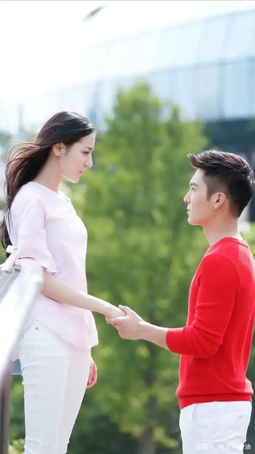 《漂亮的李慧珍》盛一伦迪丽热巴最甜蜜的十五张照片,高能暴击!