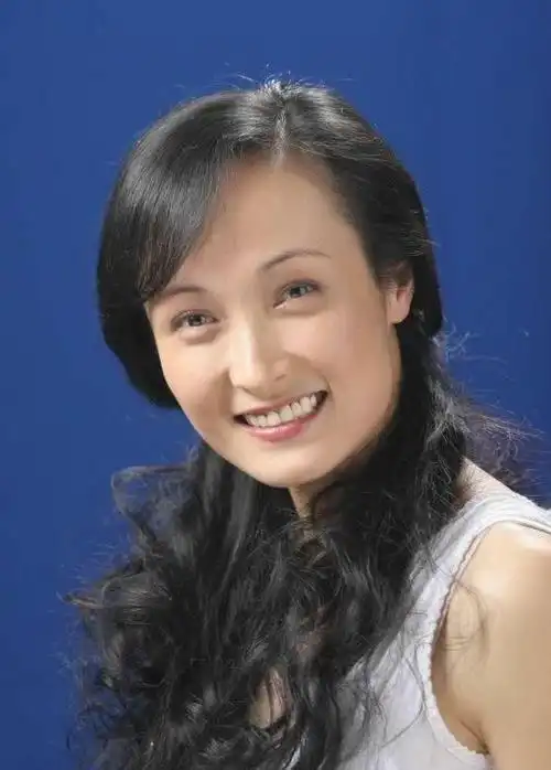 演员马睿为照顾生病的妹妹牺牲演艺事业嫁画家生子终幸福