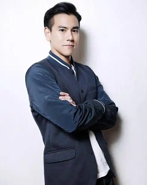 未来了,期待能收到他突然官宣恋情的喜讯,帅哥的基因可不能被浪费掉