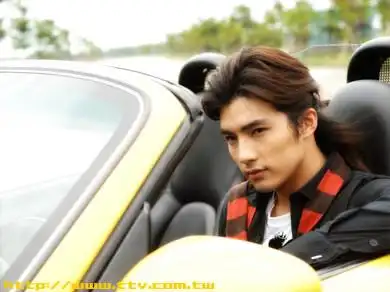 贺军翔斗牛要不要穿黑色衬衣搭配肩上的叫什么名字很长的那个