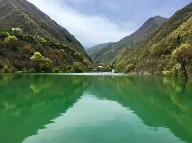 谁不希望身边的湖水清澈明镜