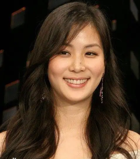 高素荣   韩国女演员.1972年出生于韩国首尔,1992年出道.